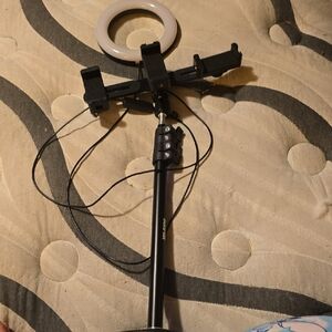 Universal Black Cell Phone Holder with LED Ring Light - Portable Mount